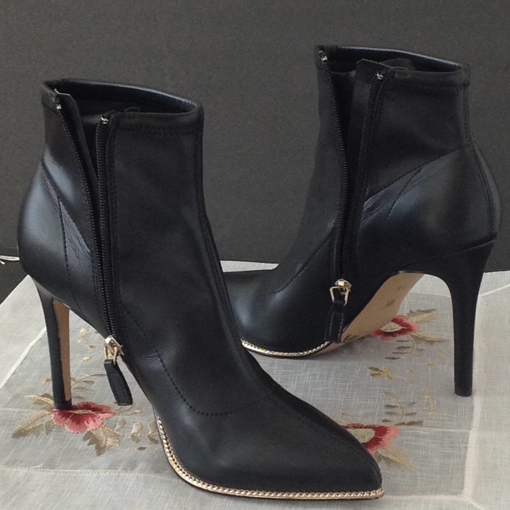 🍃🌹BCBGeneration - 'Pointy Toe' Ankle Booties